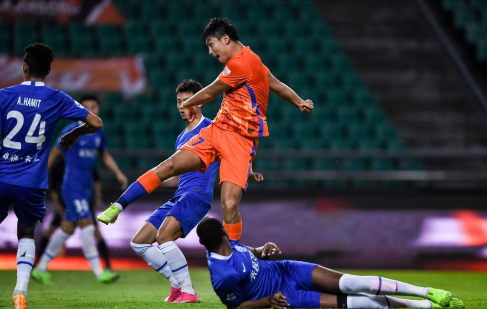  法兰克福高空轰炸得手，头球锁定胜局